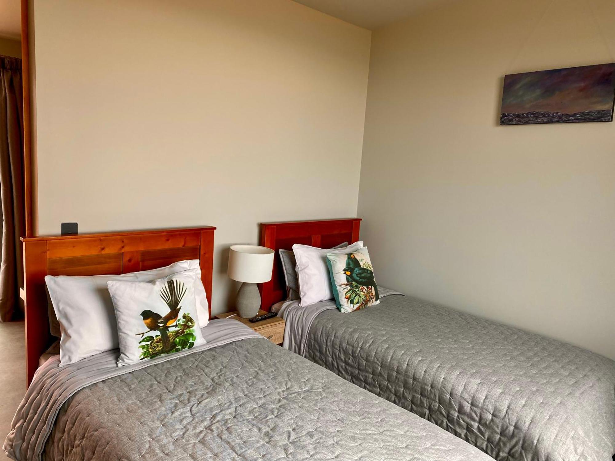 “The Cliffs” Humpridge View Motels Tuatapere Екстер'єр фото